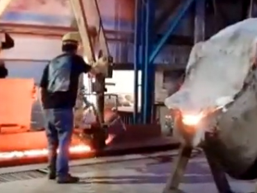 O manipulador de fundição multifuncional na frente do forno aplicável à indústria de fundição